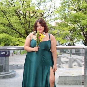 Elegant Green Sleeveless Dress